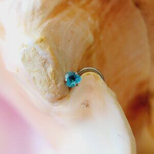 18G Light blue heart nose screw nostil piercing jewelry prong set CZ gem